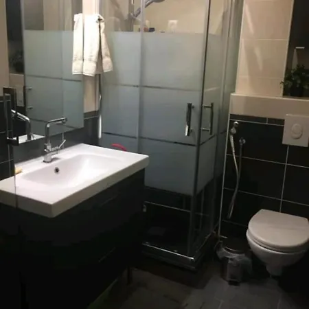 2 Bd 16th Arrondissement Trocadero Sleeps 4 To 6 Eiffel Tower Lejlighed