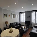 2 Bd 16th Arrondissement Trocadero Sleeps 4 To 6 Eiffel Tower