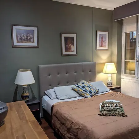 2 Bd 16th Arrondissement Trocadero Sleeps 4 To 6 Eiffel Tower