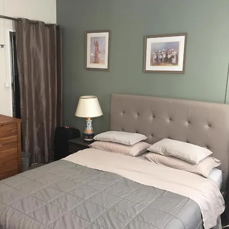 Apartament 2 Bd 16th Arrondissement Trocadero Sleeps 4 To 6 Eiffel Tower Paryż