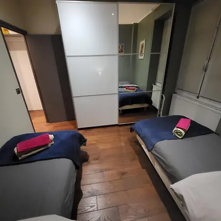 2 Bd 16th Arrondissement Trocadero Sleeps 4 To 6 Eiffel Tower * Paryż
