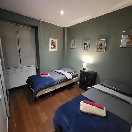 2 Bd 16th Arrondissement Trocadero Sleeps 4 To 6 Eiffel Tower